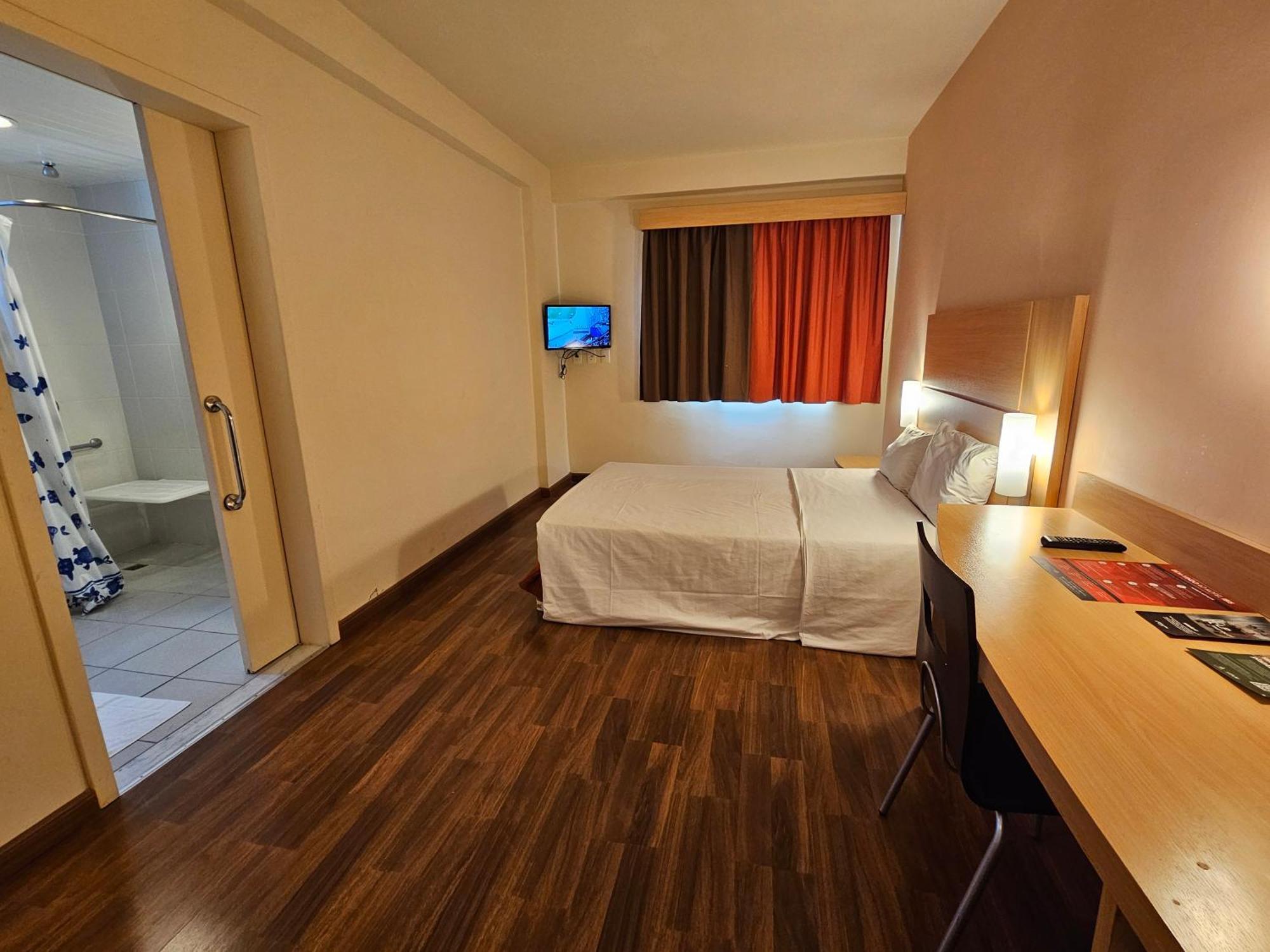 Ibis Hotel 3*